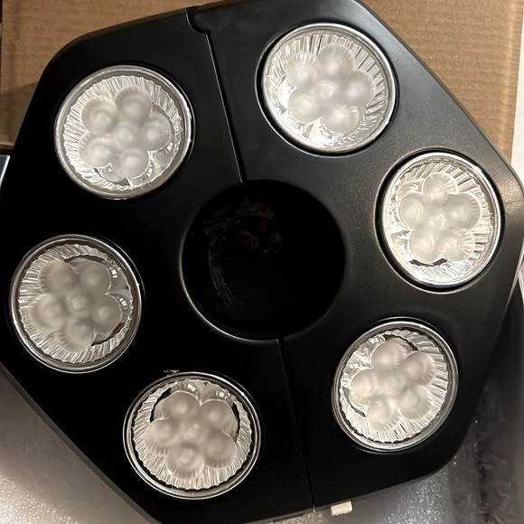 LED Battery operated umbrella light - Picture 2 of 2